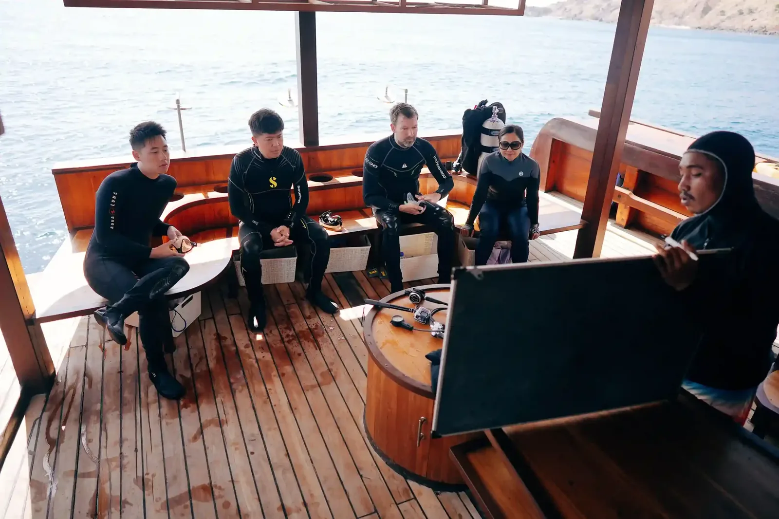 Choosing Your Dive Holiday: Private Charter Versus Shared Liveaboard in Lombok